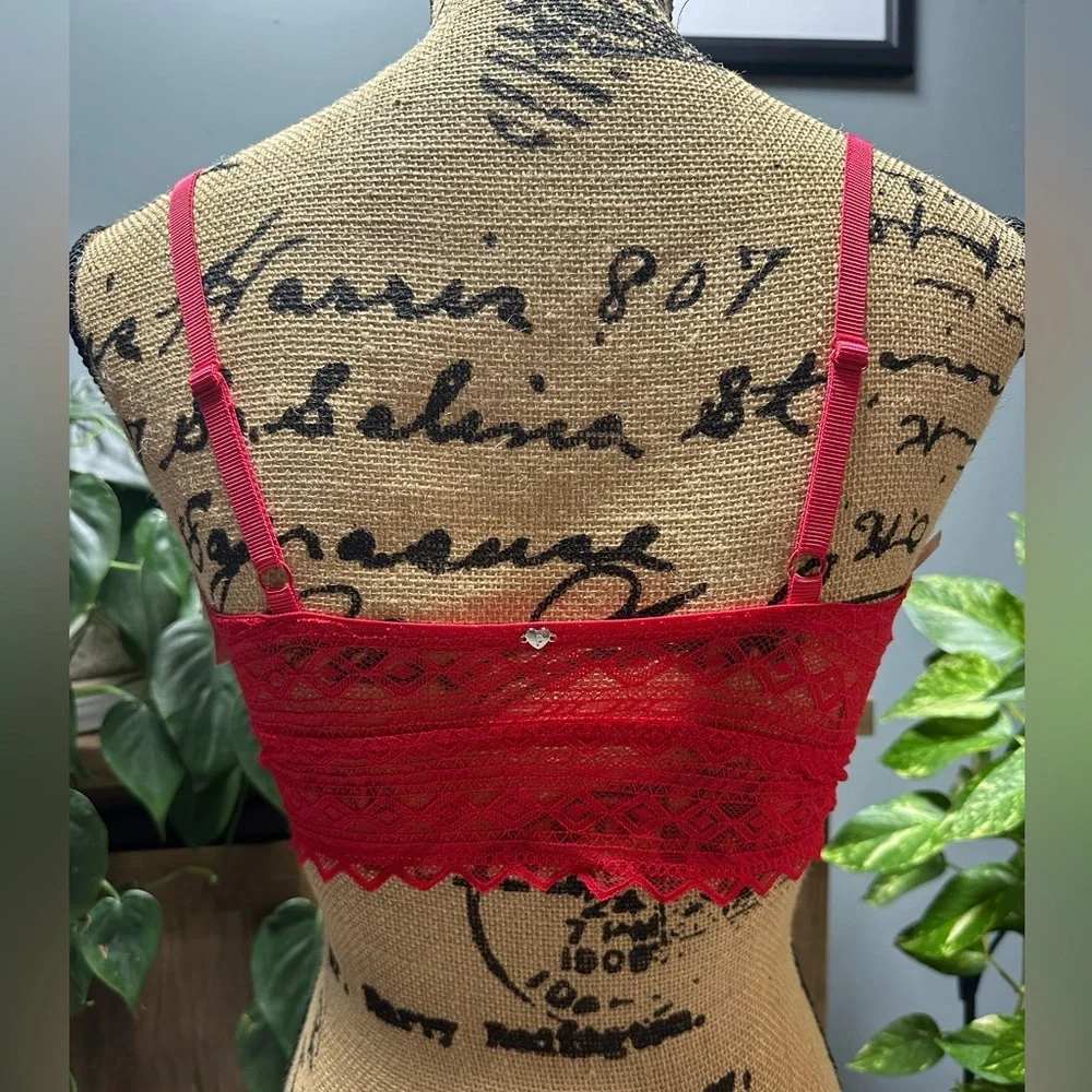 Victoria’s Secret PINK Lace Bralette, Size Medium. NWT.
